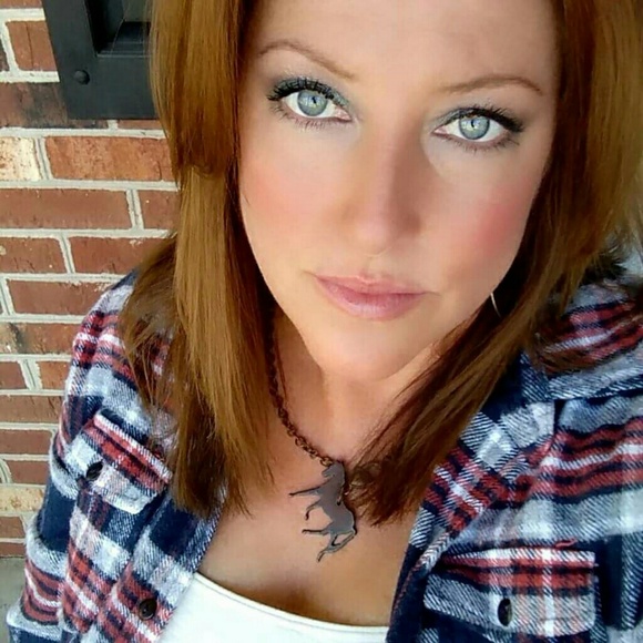 Meet your Posher, Robin - Picture 2 of 2